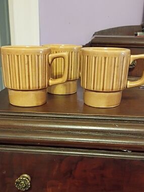 Classic Ribbed Ceramic Mugs in Warm Amber - Set of 3